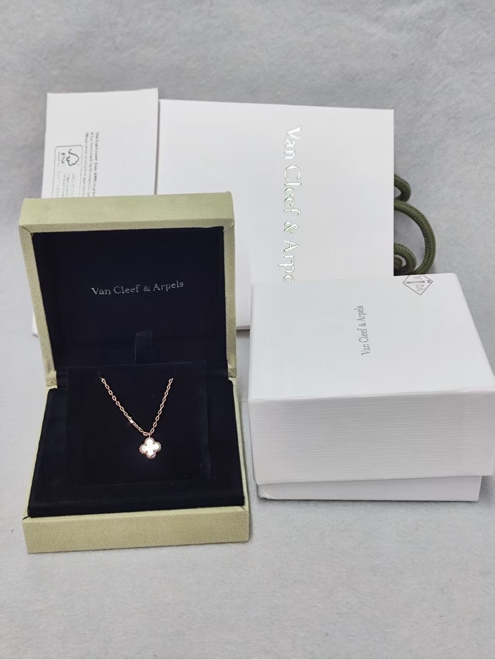 ✨ Van Cleef & Arpels Vintage Alhambra Pendant Necklace